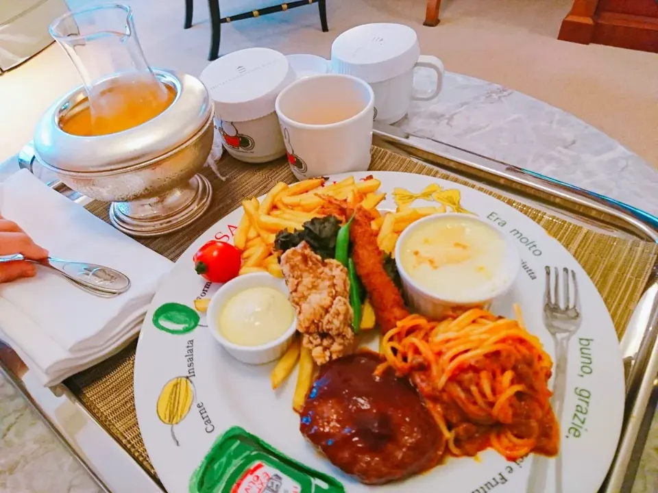 ルームサービスのお子さま料理