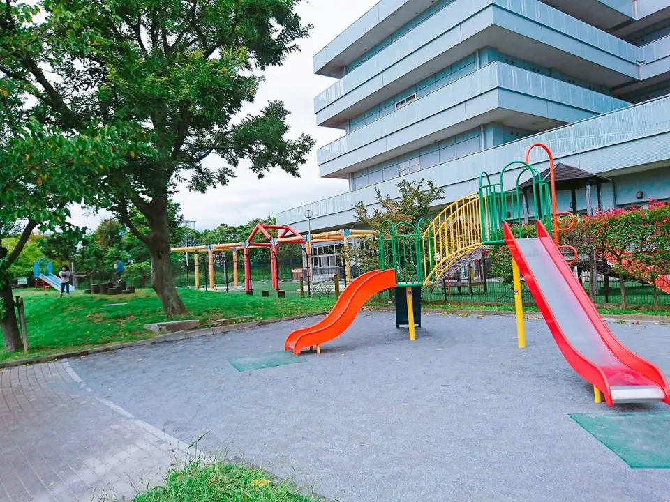 潮見さざなみ公園の複合遊具