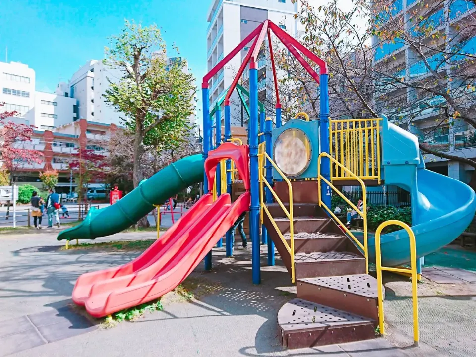 飯倉公園の大型遊具