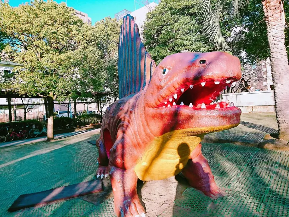 大きく口を開いた恐竜の顔